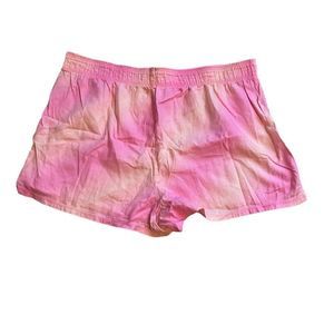 Like New PINK VICTORIA’S women’s pink and orange ombre shorts in size medium